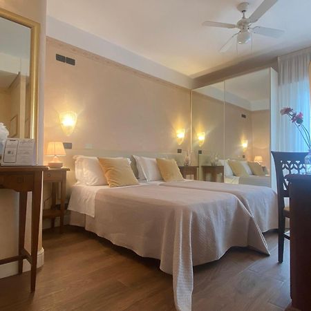 Hotel Apollo Ричоне Екстериор снимка