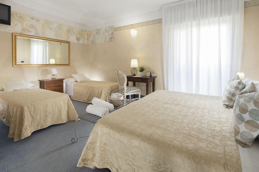 Hotel Apollo Ричоне Екстериор снимка