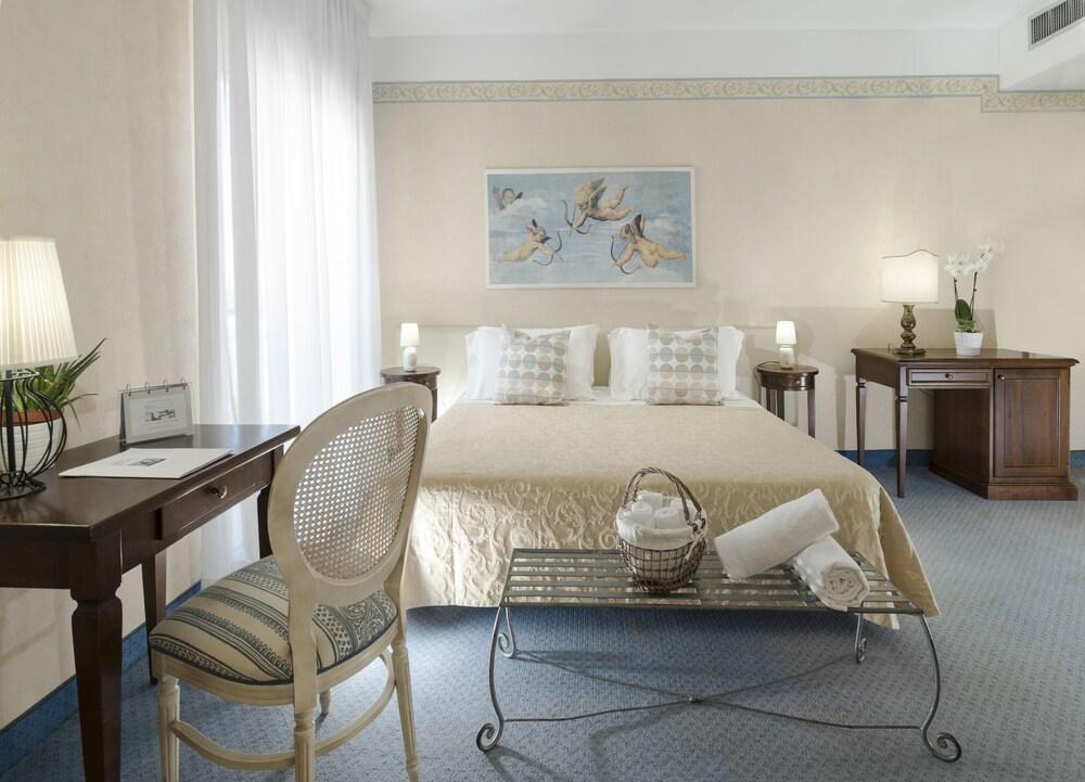 Hotel Apollo Ричоне Екстериор снимка