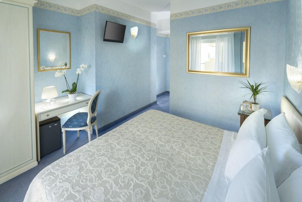 Hotel Apollo Ричоне Екстериор снимка