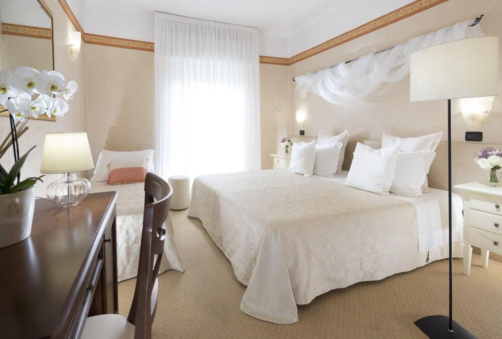 Hotel Apollo Ричоне Екстериор снимка