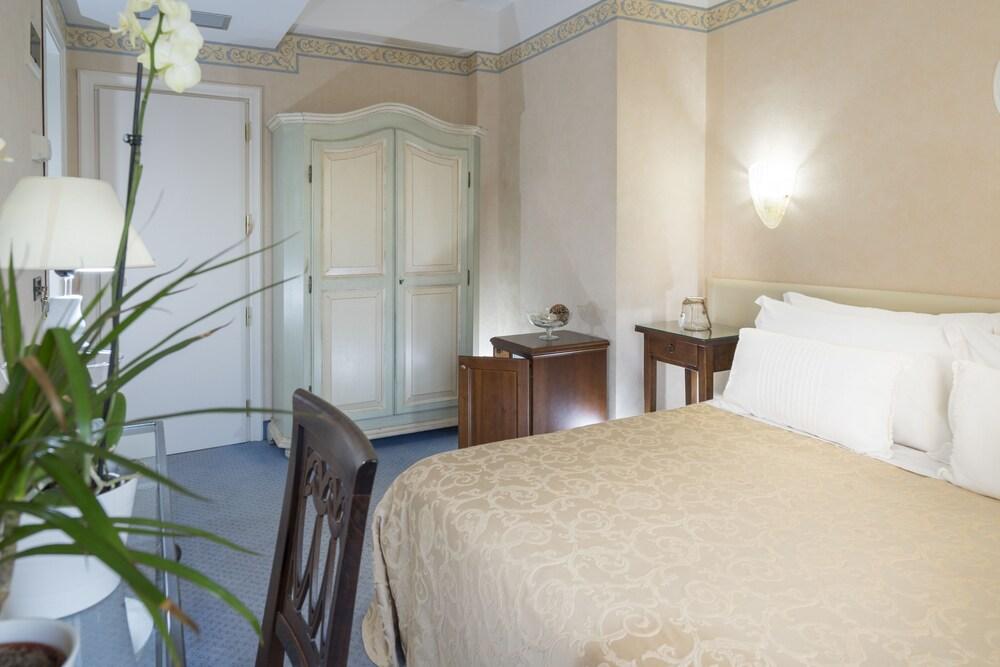 Hotel Apollo Ричоне Екстериор снимка