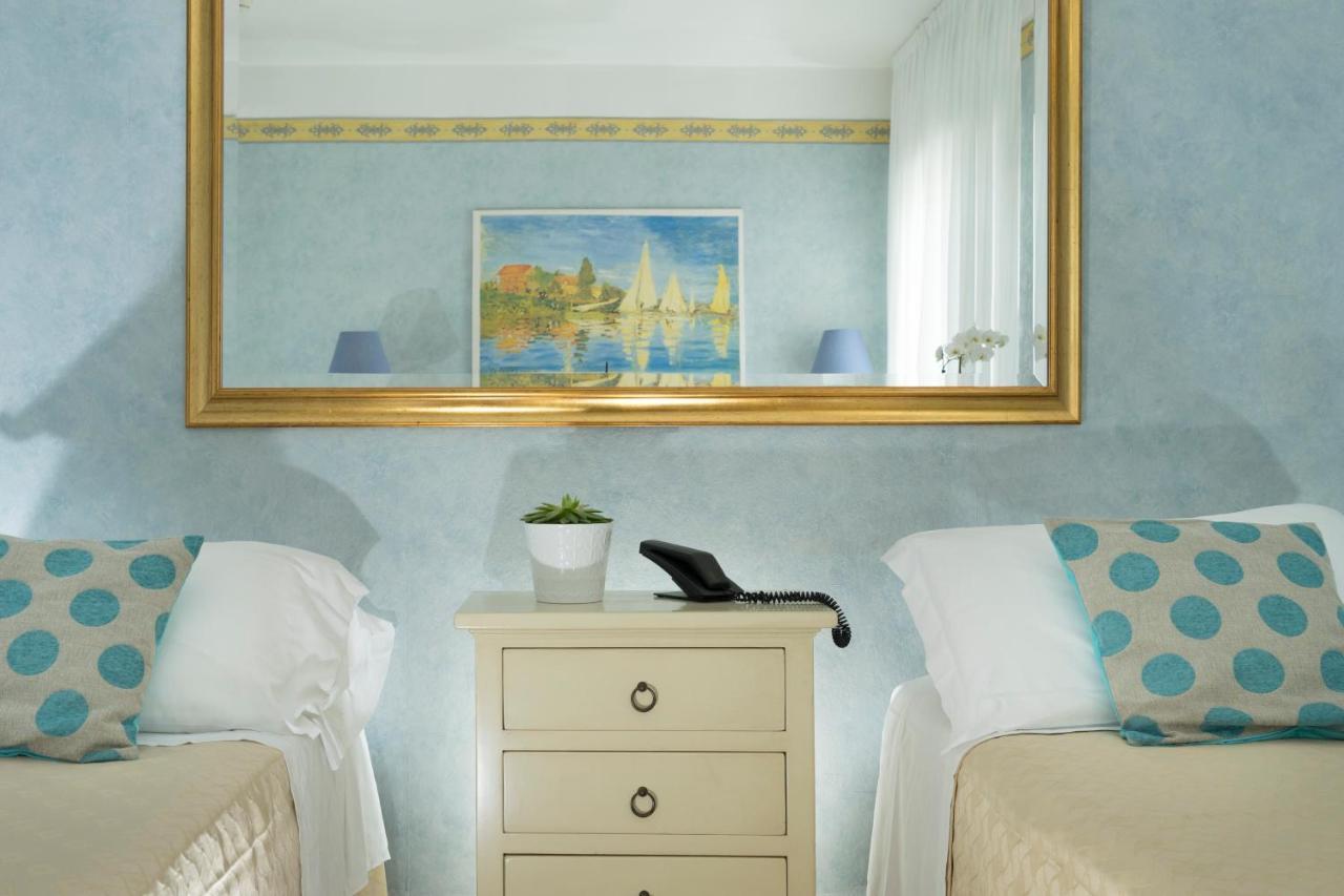 Hotel Apollo Ричоне Екстериор снимка