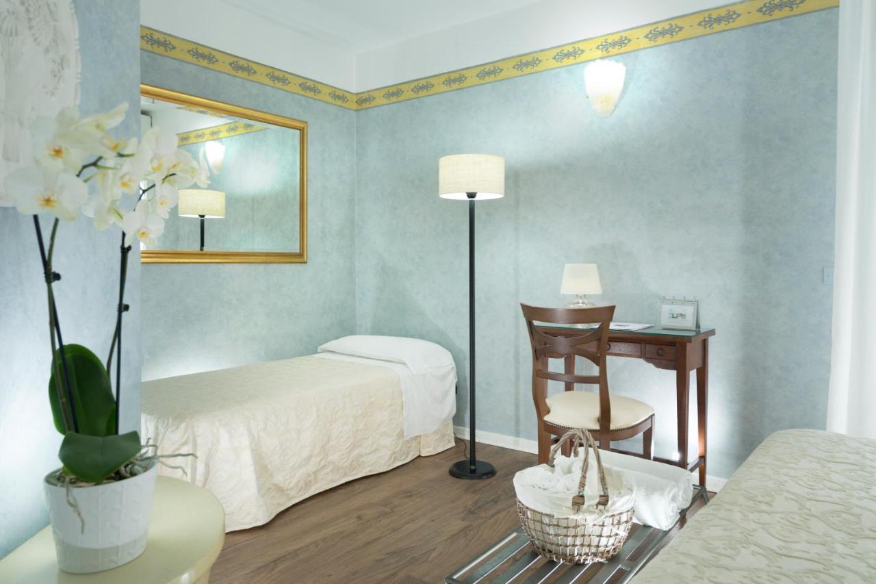 Hotel Apollo Ричоне Екстериор снимка