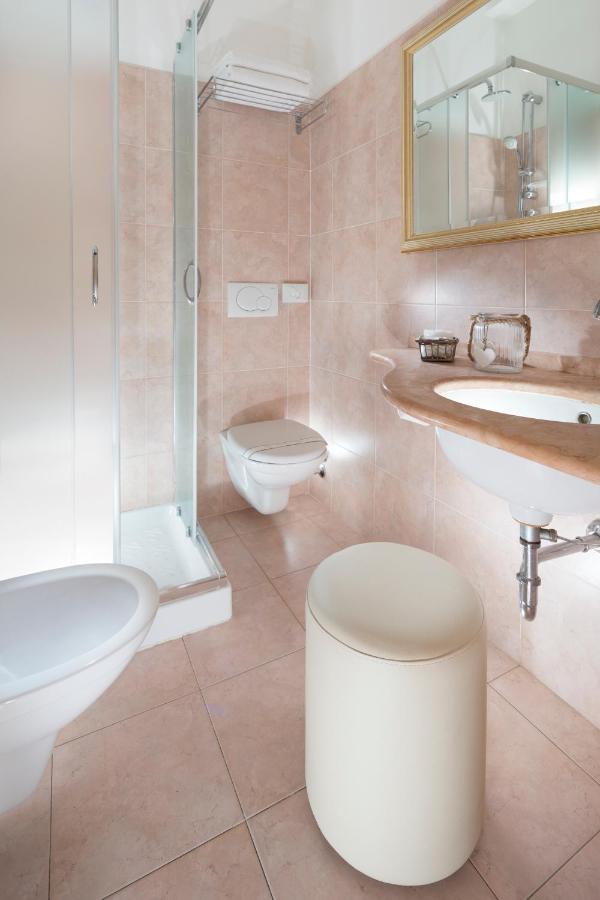 Hotel Apollo Ричоне Екстериор снимка
